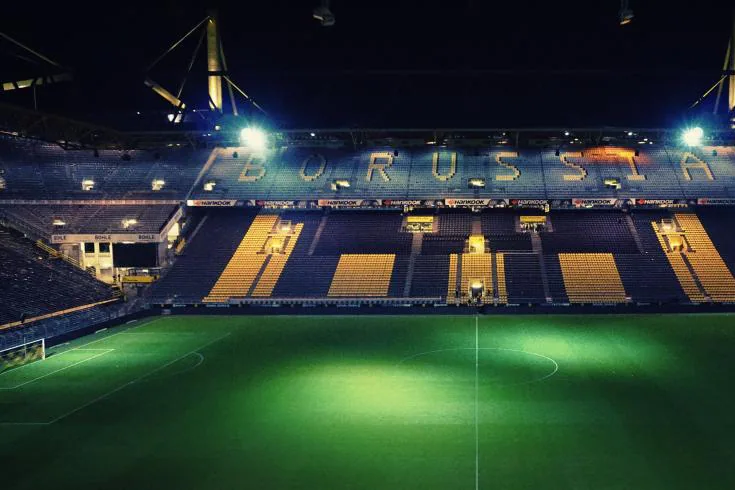 Sahadan, soyunma odasından, tribünden