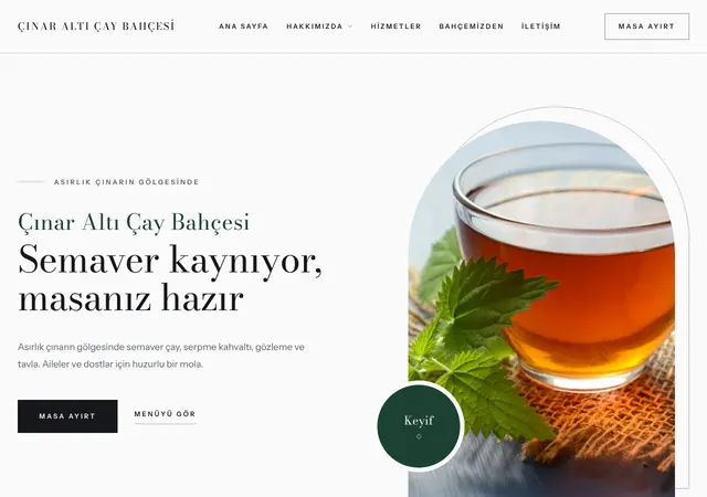 Çay Bahçesi şablonunun ana sayfası: Semaver çay, serpme kahvaltı ve aile masalarıyla geleneksel çay bahçesi şablonu.