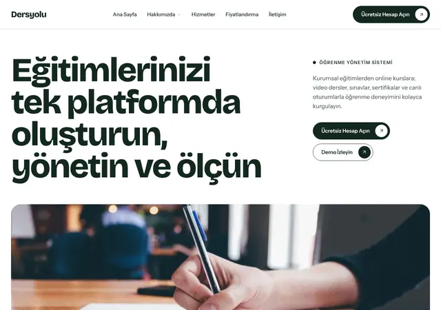 Öğrenme Yönetim Sistemi şablonunun ana sayfası: Online eğitim ve kurumsal öğrenme platformları (LMS) için düzenli, eğitim odaklı bir SaaS şablonu.